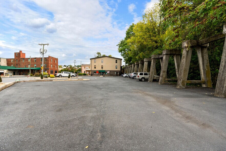 More Photos Of 50 Middlebrook Ave, Staunton Storefront For Sale