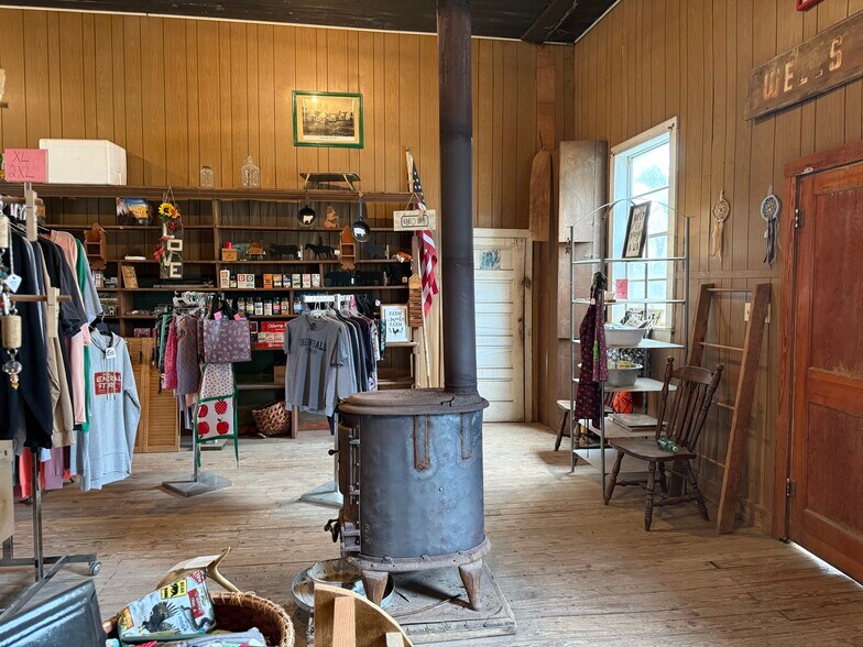 More Photos Of 128 River Rd, Marshall General Retail For Sale