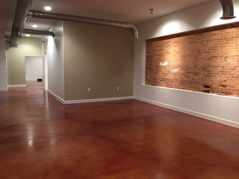 More Photos Of 2008 Central Ave, Cincinnati Loft Creative Space For Lease