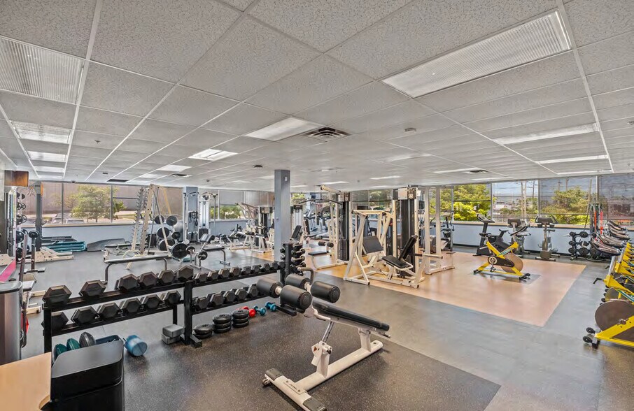 More Photos Of 5350 Creekbank Rd, Mississauga Office For Sale