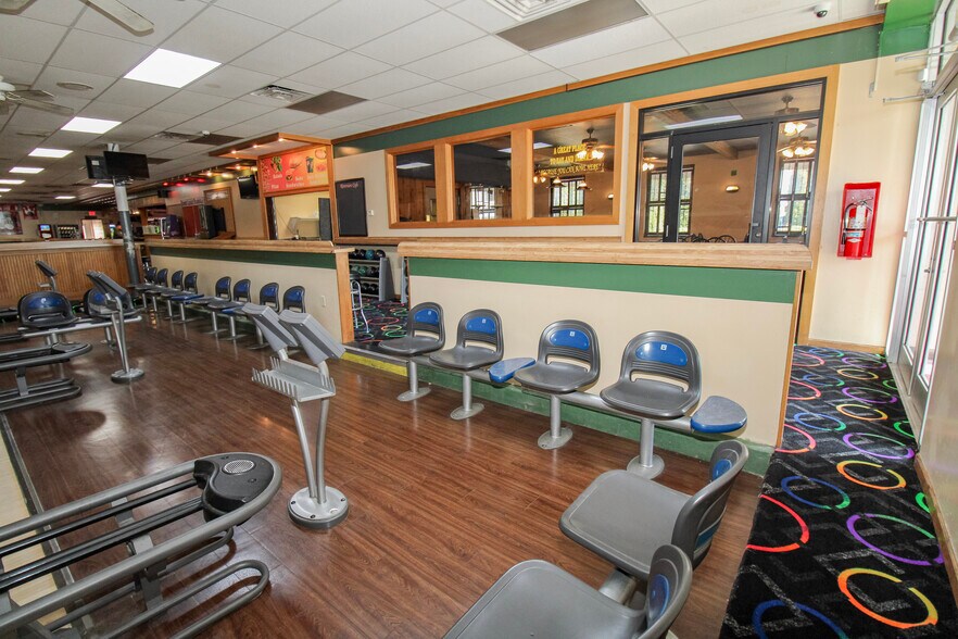 More Photos Of 125 Main St, Huron Bowling Alley For Sale