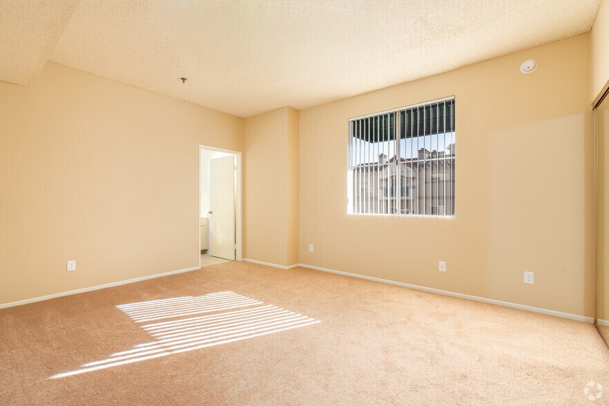 More Photos Of 10621 Valley Spring Ln, North Hollywood Apartments For Sale