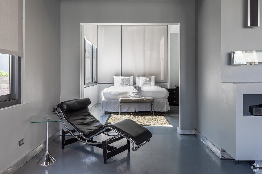 More Photos Of 33 W 55th St, New York Hotel For Lease