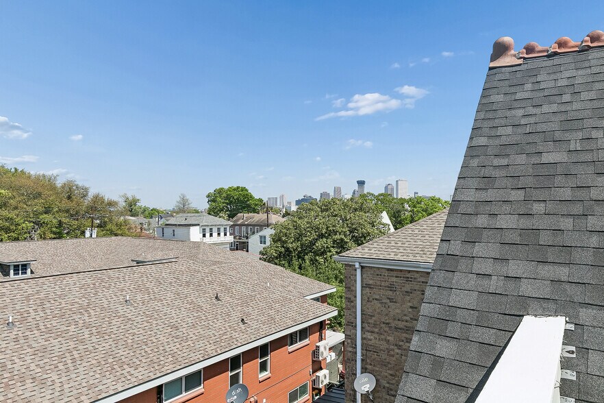 More Photos Of 2727 Saint Charles Ave, New Orleans General Retail For Sale