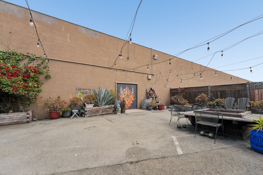 More Photos Of 825-829 27th Ave, Oakland Manufacturing For Sale