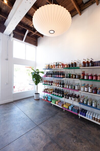 More Photos Of 1813-1827 Lincoln Blvd, Venice Storefront For Lease