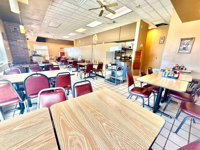 More Photos Of 1700 Fredrick Ln, Normal Restaurant For Sale