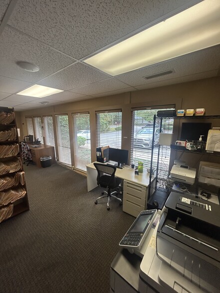 More Photos Of 27 Memorial Medical Dr, Greenville Medical For Sale