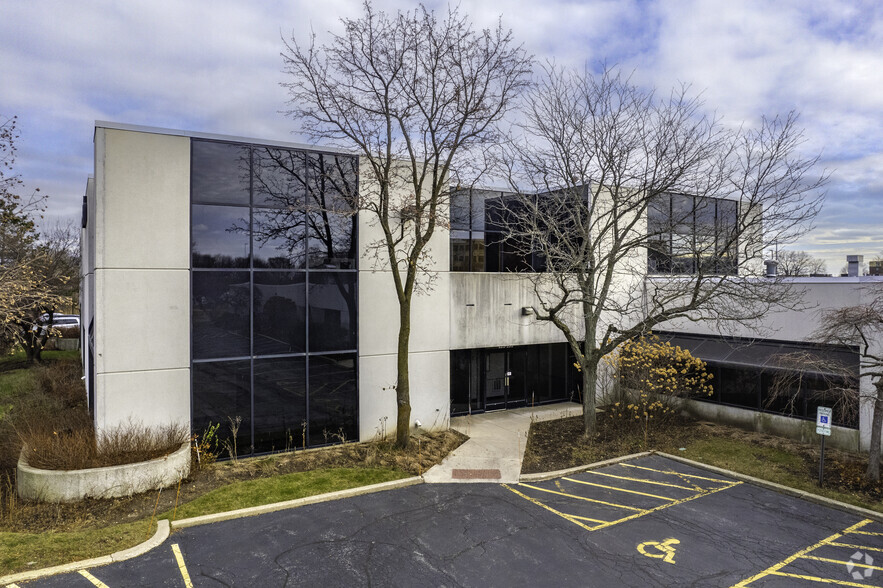 Primary Photo Of 105-195 W Central Rd, Schaumburg Medical For Sale