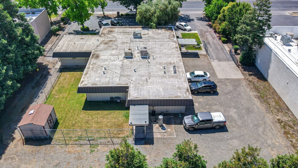 More Photos Of 3200 G St, Merced Veterinarian Kennel For Sale