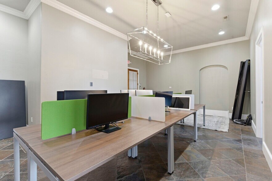 More Photos Of 1531 E Bradford Pky, Springfield Medical For Sale