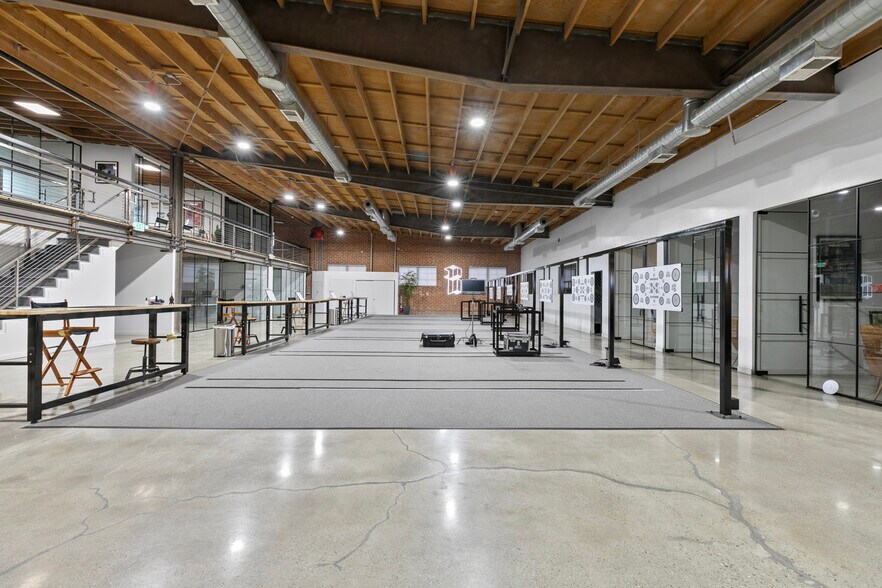 More Photos Of 1604 Venice Blvd, Los Angeles Showroom For Lease