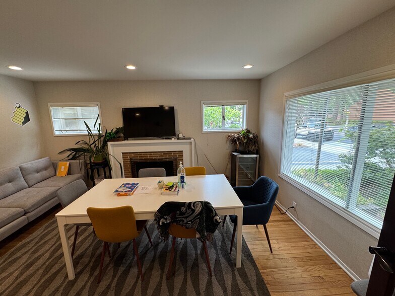 More Photos Of 624 University Ave, Palo Alto Office Residential For Lease