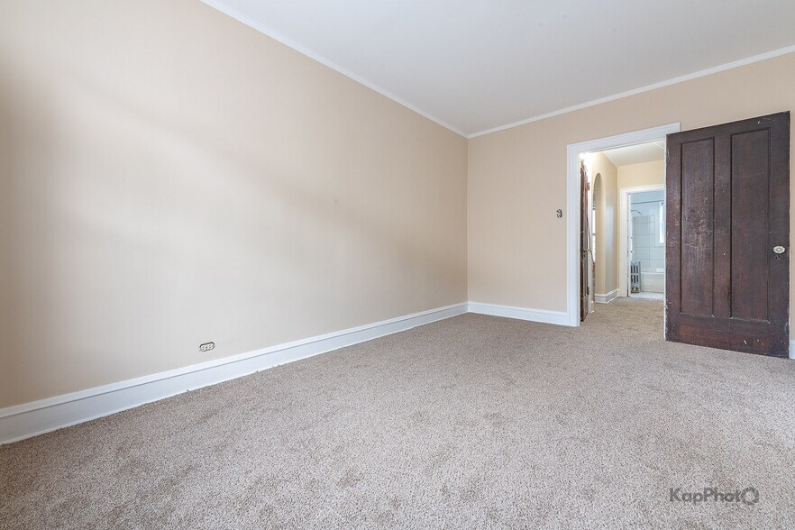 More Photos Of 2250-2258 W Rosemont Ave, Chicago Apartments For Sale