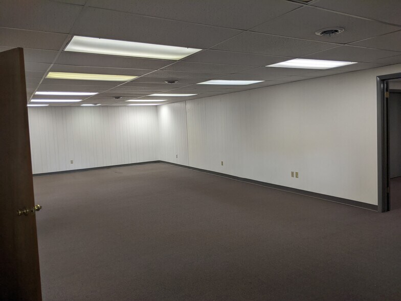 More Photos Of 2 W Park Ave, Dubois Office For Sale