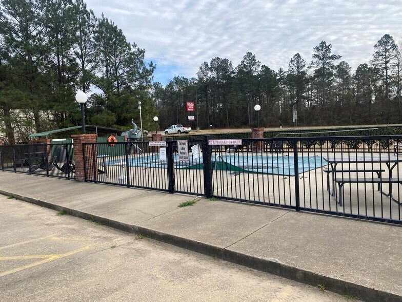 More Photos Of 201 Unity Rd, Crossett Hotel For Sale