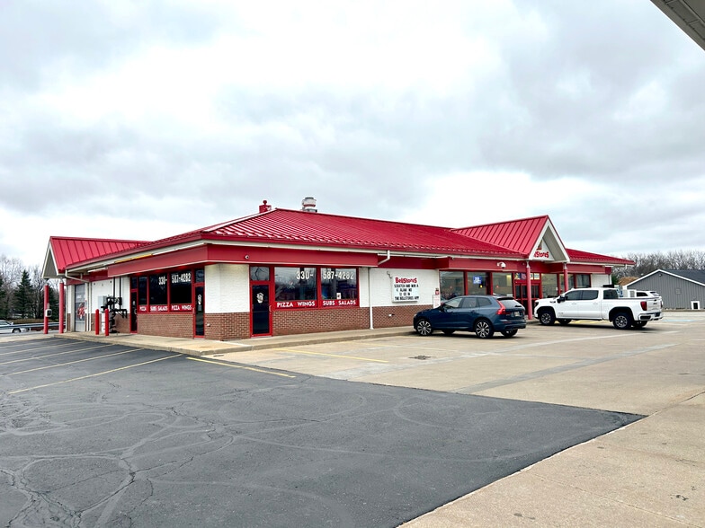 Primary Photo Of 1261 W Maple St, Hartville Convenience Store For Lease