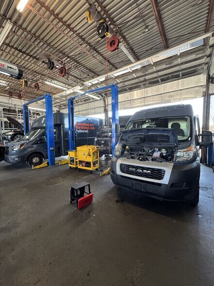 More Photos Of 3632 Satellite Blvd, Duluth Auto Repair For Sale