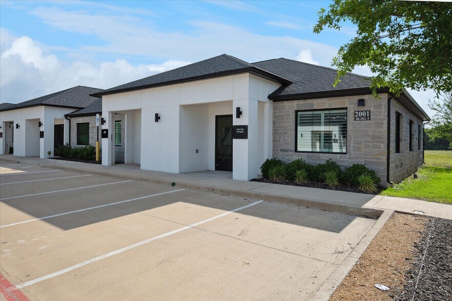More Photos Of 2001 Auburn Hills Pky, McKinney Office For Lease