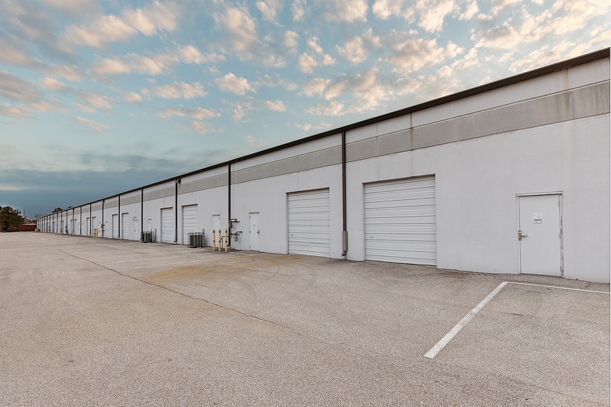 More Photos Of 2093 Thomas Rd, Memphis Unknown For Lease