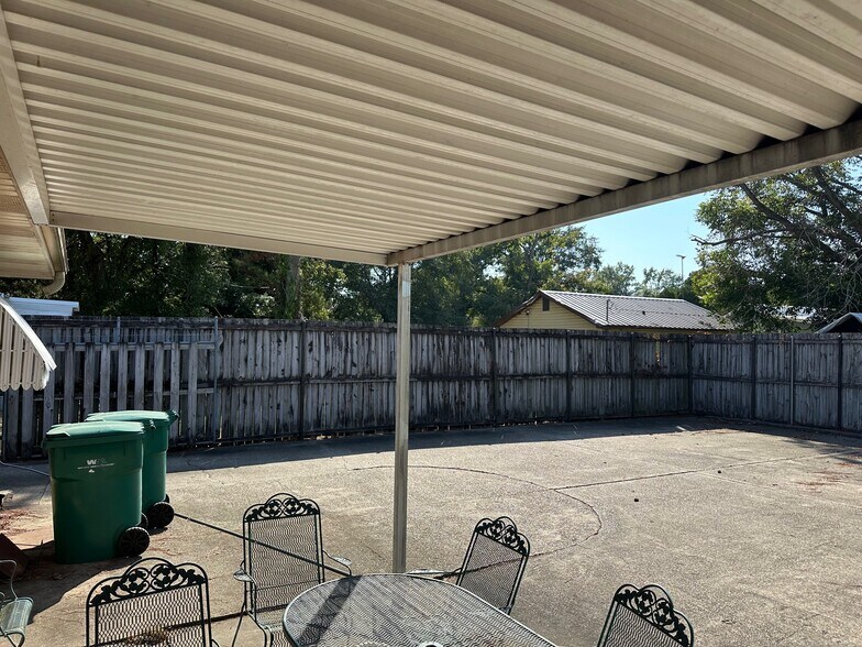 More Photos Of 1405 Moss St, Lafayette Office For Sale