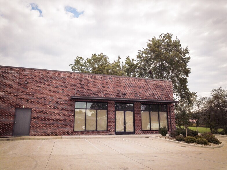 More Photos Of 49 Davis, Hurricane Office For Lease