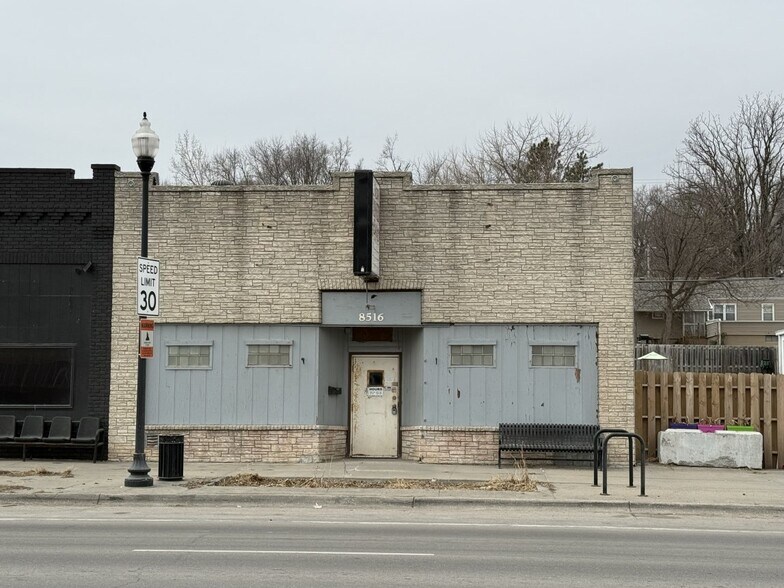 More Photos Of 8516 N 30th St, Omaha Bar For Sale