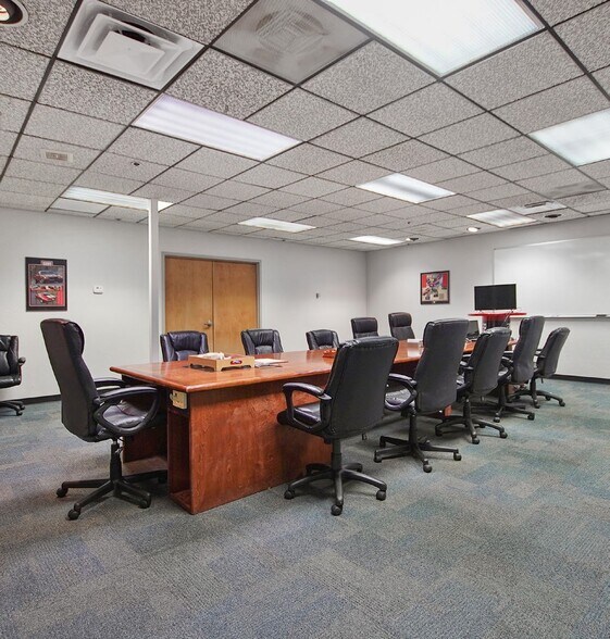 More Photos Of 2222 W Peoria Ave, Phoenix Manufacturing For Lease