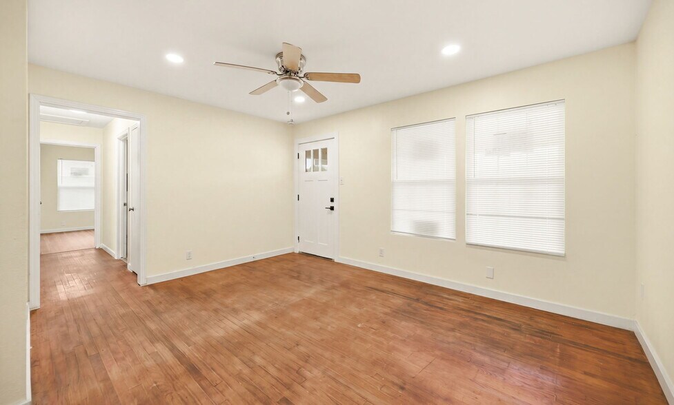 More Photos Of 4902 Weber Rd, Corpus Christi Office For Sale