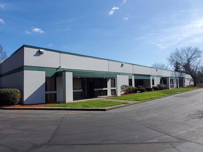 More Photos Of 9325-9425 SW Commerce Cir, Wilsonville Light Manufacturing For Lease