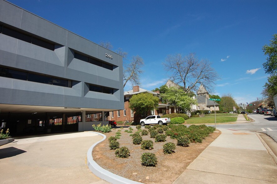 More Photos Of 246 Sycamore St, Decatur Office For Lease