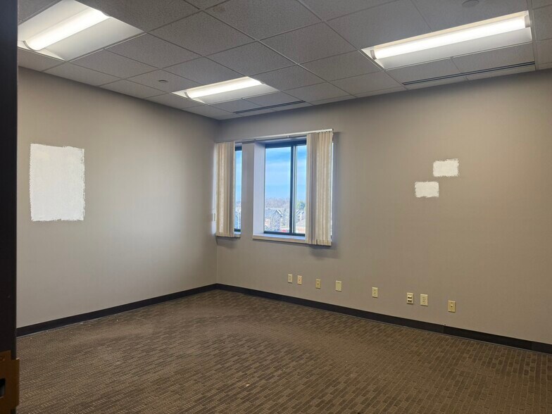 More Photos Of 3271 E Battlefield St, Springfield Office For Lease