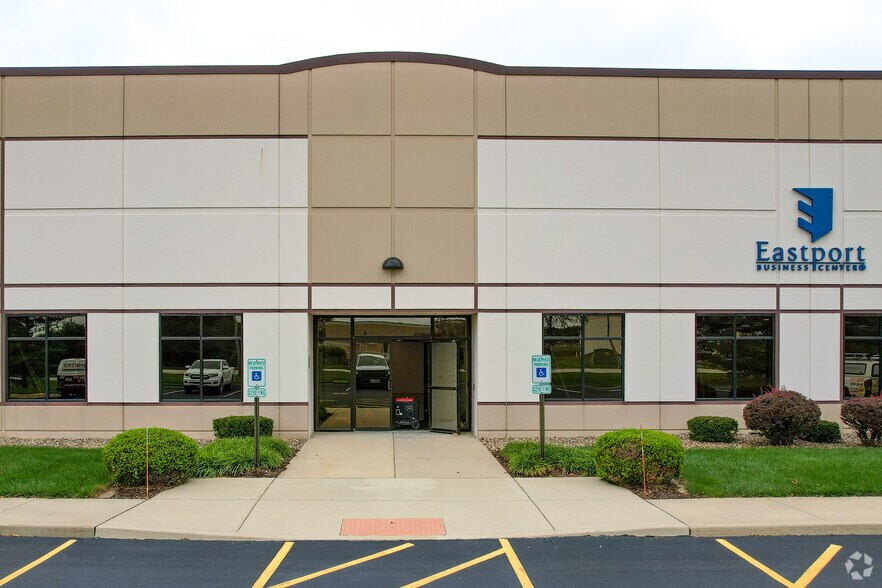 More Photos Of 100 Lanter Ct, Collinsville Warehouse For Lease