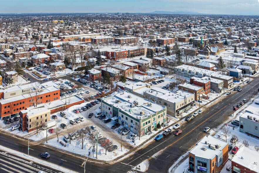 More Photos Of 1144 Rue Saint-Laurent O, Longueuil Medical For Sale