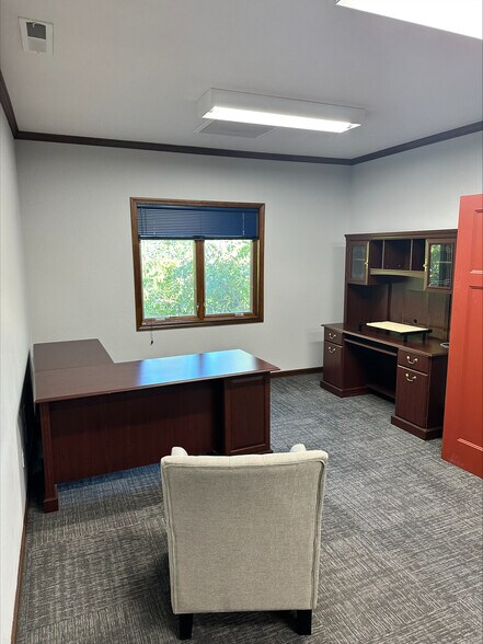 More Photos Of 2500 W 31st St, Lawrence Office For Sale