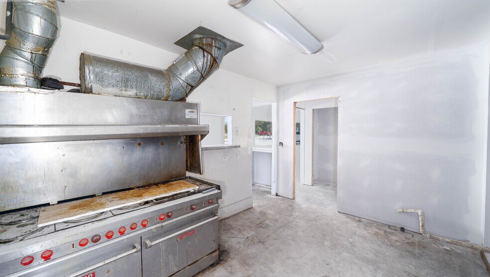 More Photos Of 55925 E Highway 85A, Bernice Freestanding For Sale