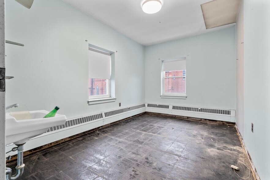 More Photos Of 19 Goodwill Ave, Meriden Specialty For Sale