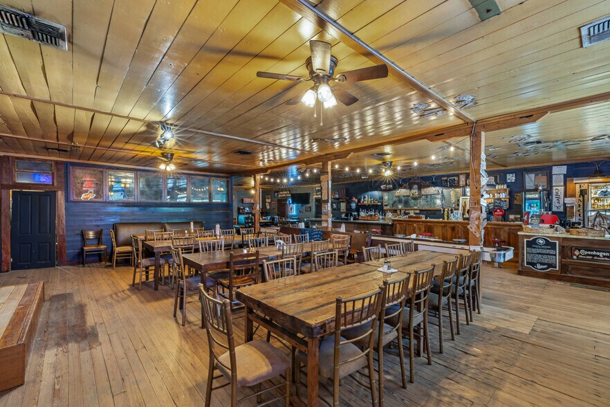 More Photos Of 12528 FM 109, Industry Bar For Sale