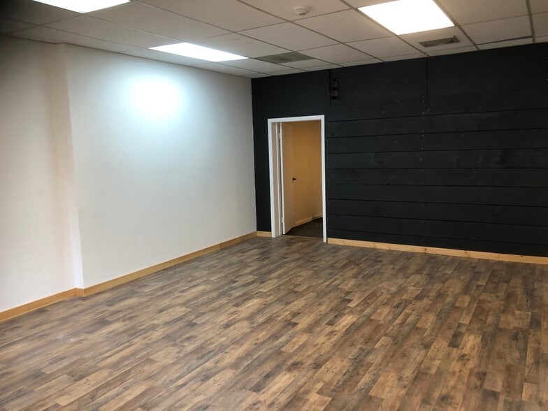 More Photos Of 321 Main St, Cornwall General Retail For Lease