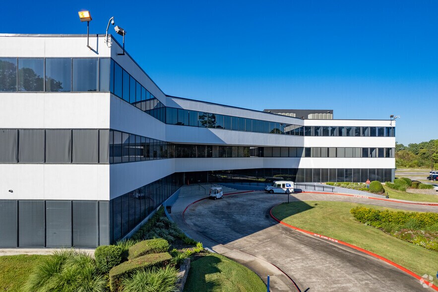 More Photos Of 140 Cypress Station Dr, Houston Office For Lease