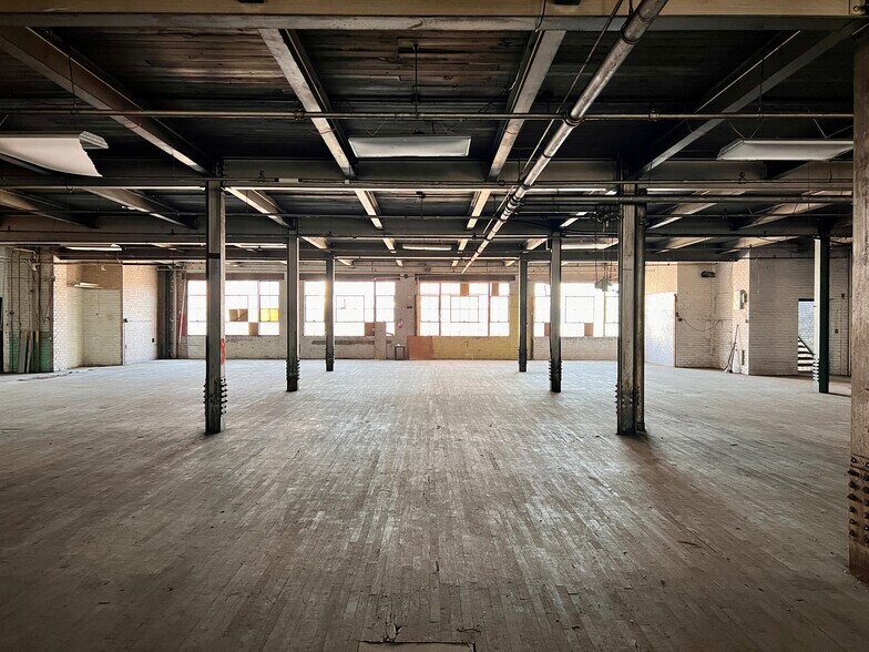 More Photos Of 6500 Hamilton Ave, Pittsburgh Light Manufacturing For Sale