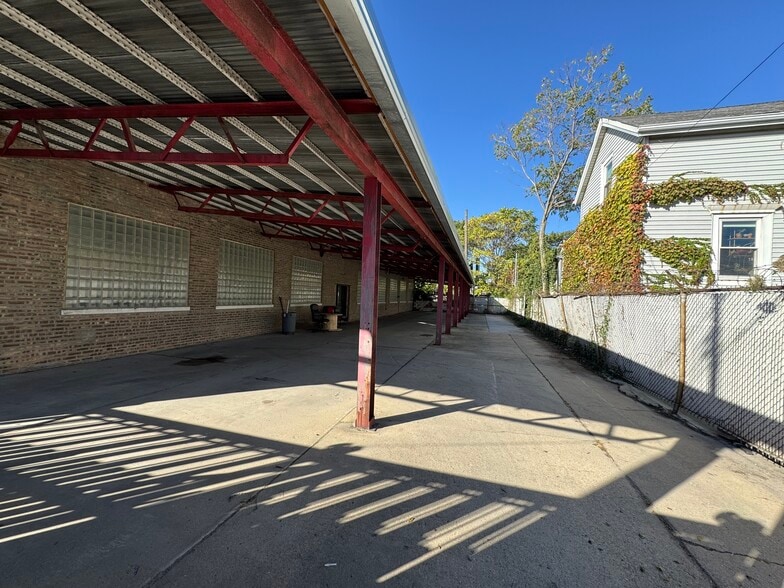 More Photos Of 452 N Claremont Ave, Chicago Manufacturing For Lease