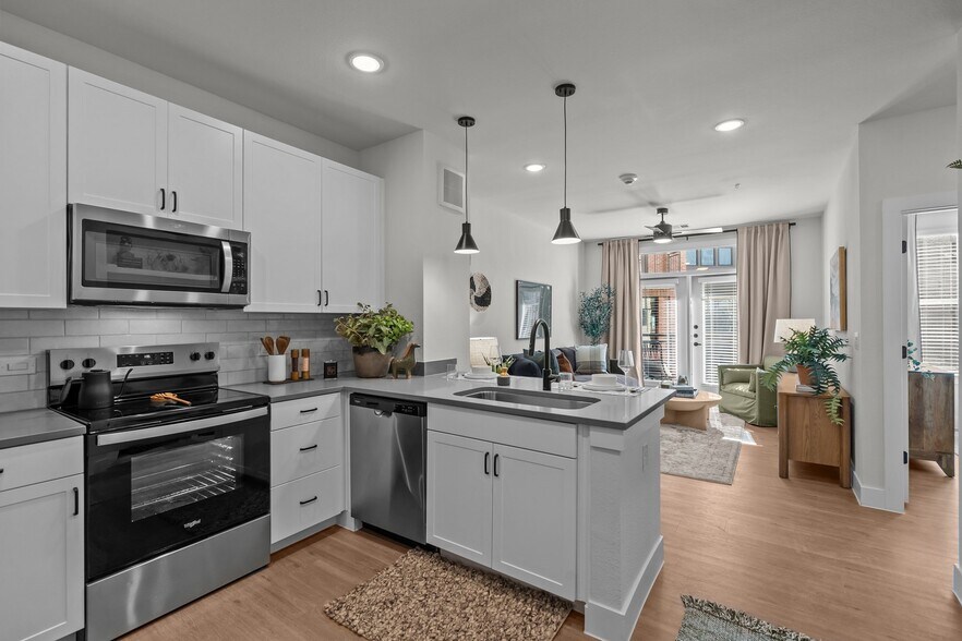 More Photos Of 760 Airport Blvd, Austin Apartments For Lease