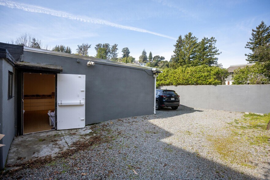 More Photos Of 7-11 Locust Ave, Mill Valley Storefront Retail Residential For Lease