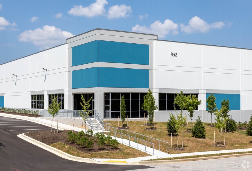 More Photos Of 852 International Dr, Linthicum Warehouse For Lease