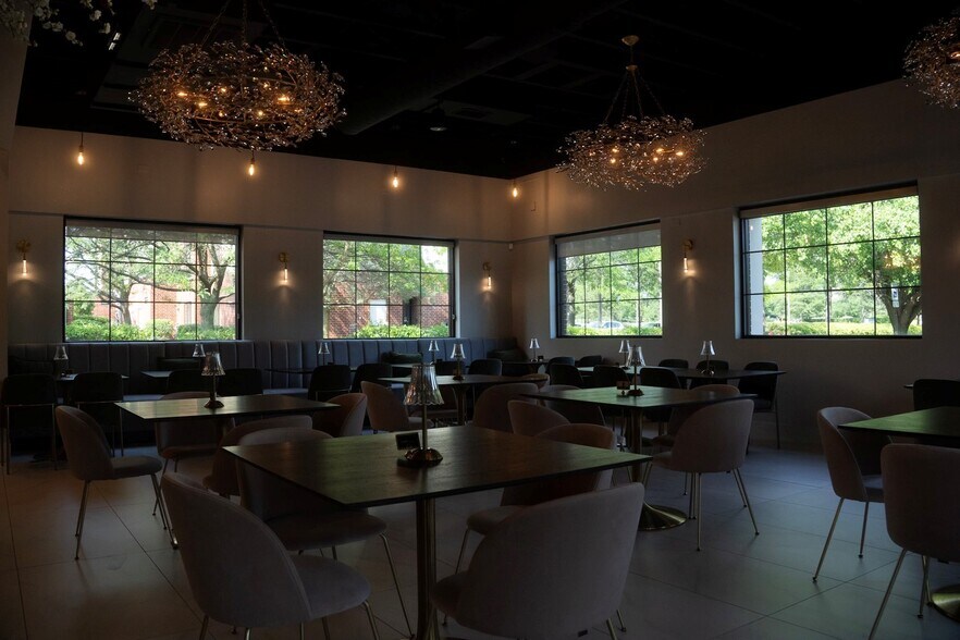 More Photos Of 4405 Winfield Rd, Warrenville Restaurant For Lease