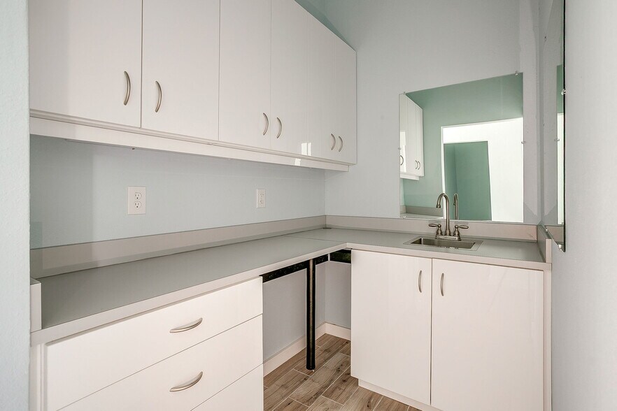 More Photos Of 11751 Alta Vista Rd, Fort Worth Medical For Lease