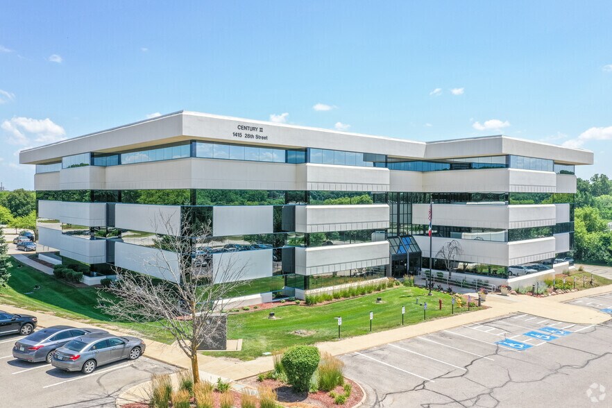 More Photos Of 1415 28th St, West Des Moines Office For Lease