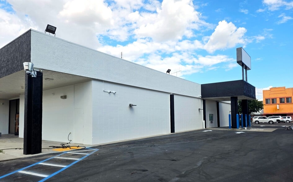 More Photos Of 231-233 E Yosemite Ave, Madera Bank For Sale