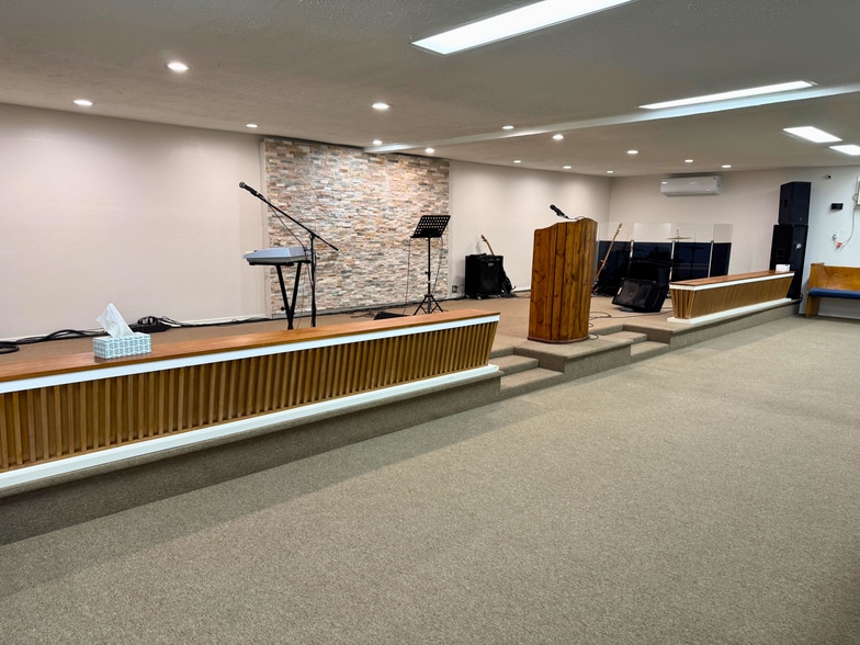 More Photos Of 1922 Dallas St, Pasadena Religious Facility For Sale